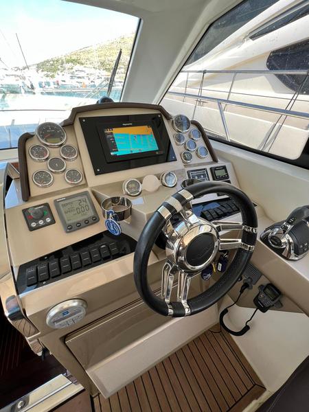 Book yachts online - motorboat - Galeon 385 HTS - Manoli - rent