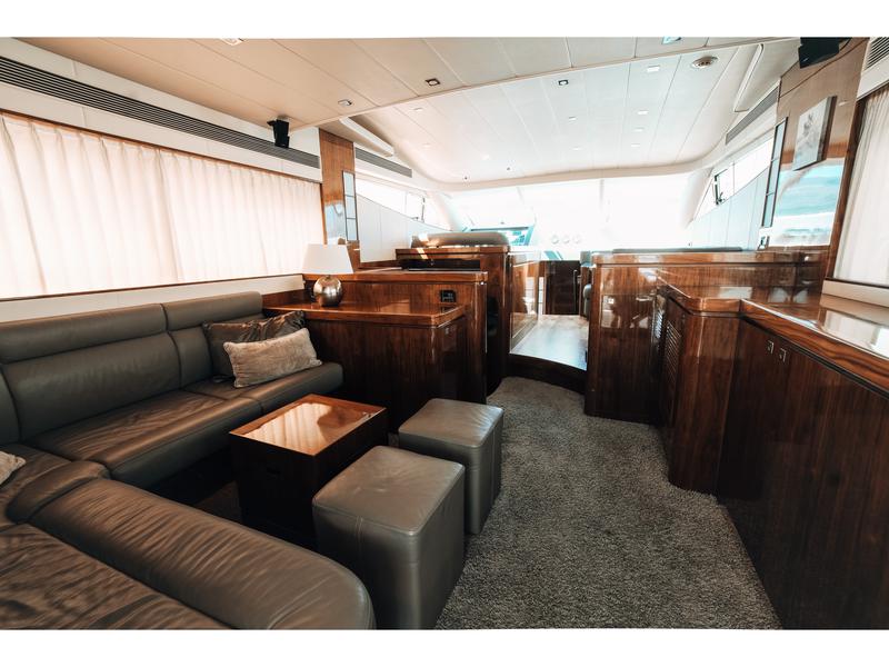 Book yachts online - motorboat - Elegance 60 Fly - Lifestyle 1 - rent