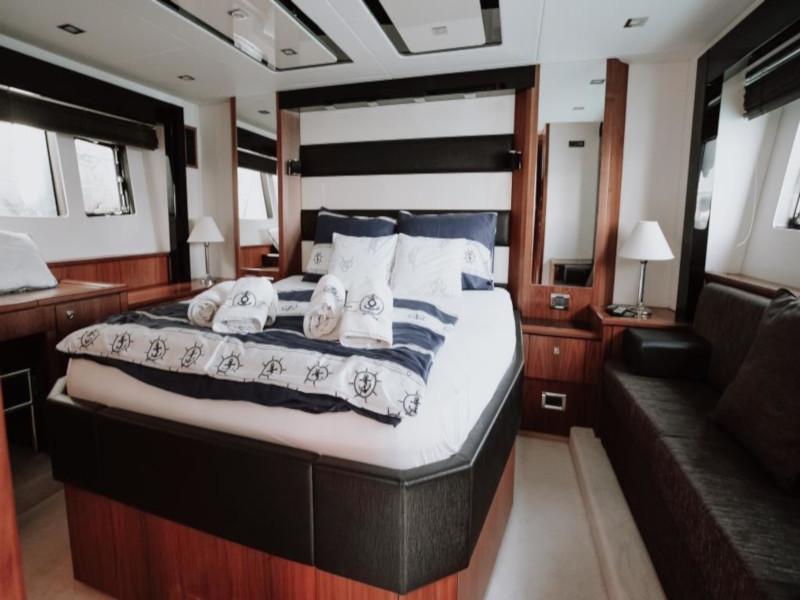 Book yachts online - motorboat - Sunseeker Predator 64 - Marita - rent
