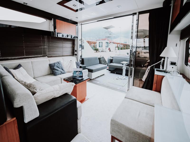 Book yachts online - motorboat - Sunseeker Predator 64 - Marita - rent