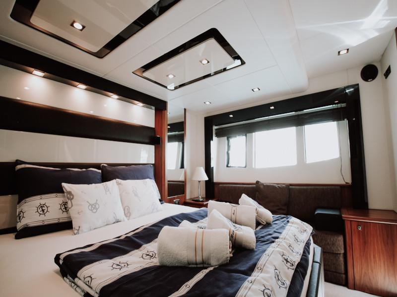 Book yachts online - motorboat - Sunseeker Predator 64 - Marita - rent