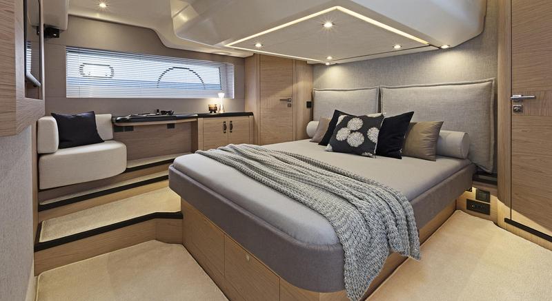 Book yachts online - motorboat - Monte Carlo 52 - Nora - rent