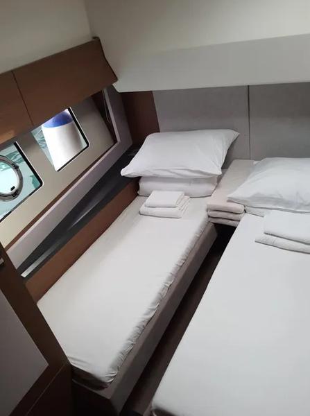 Book yachts online - motorboat - Monte Carlo 52 - Nora - rent