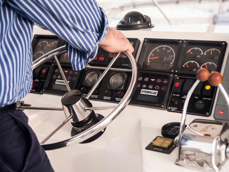 Book yachts online - motorboat - Riviera 48 - Marina - rent
