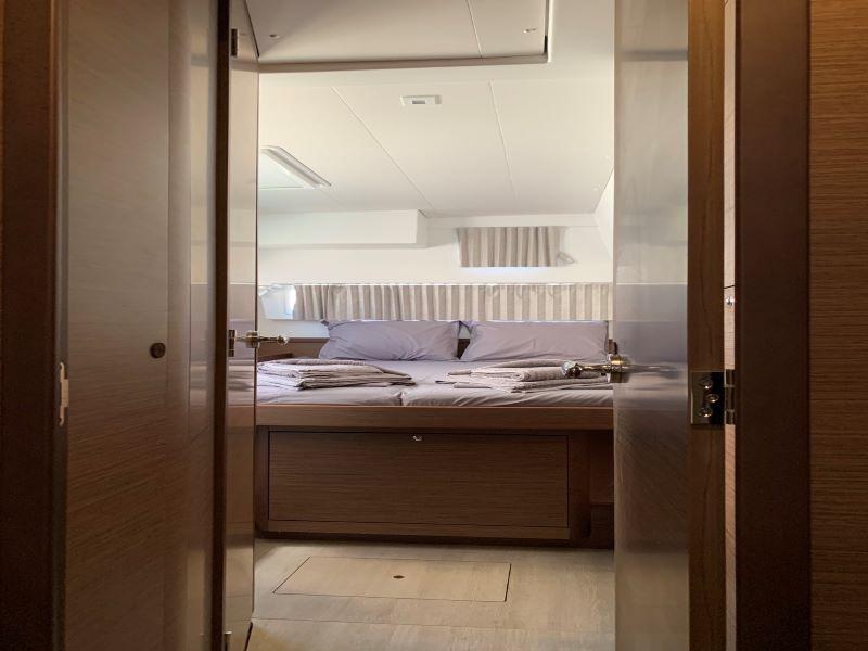 Book yachts online - catamaran - Lagoon 42 (A/C, Watermaker, Gen)_12 - RIA III (AC, Gen, w.maker) - rent