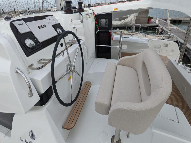 Book yachts online - catamaran - Lagoon 42 (A/C, Watermaker, Gen)_12 - RIA III (AC, Gen, w.maker) - rent