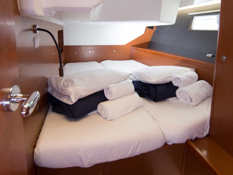 Book yachts online - sailboat - Oceanis 48 - INVICTUS - rent