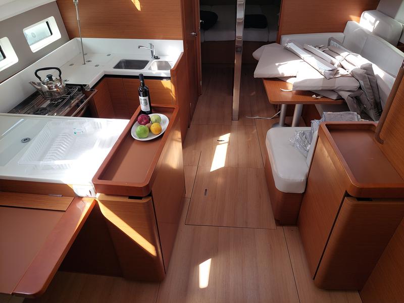 Book yachts online - sailboat - Sun Odyssey 440 - OLYMPIA - rent
