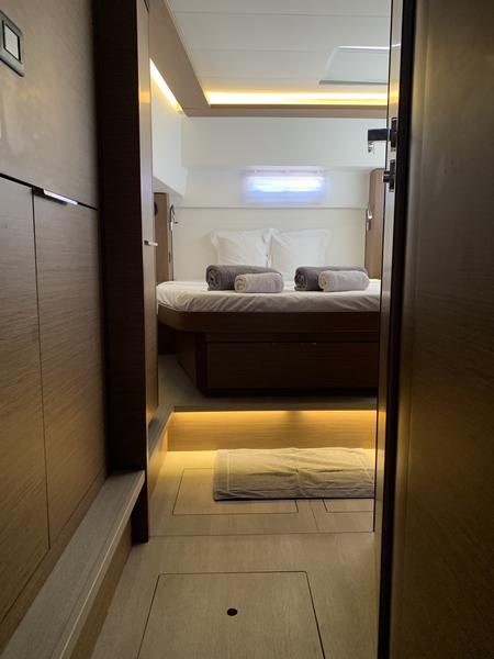 Book yachts online - catamaran - Lagoon 46 (AC, Gen, Watermaker) - ESPABILA, (ac,Gen,W/Maker) - rent
