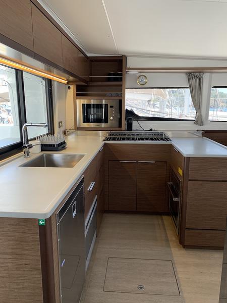 Book yachts online - catamaran - Lagoon 46 (AC, Gen, Watermaker) - ESPABILA, (ac,Gen,W/Maker) - rent