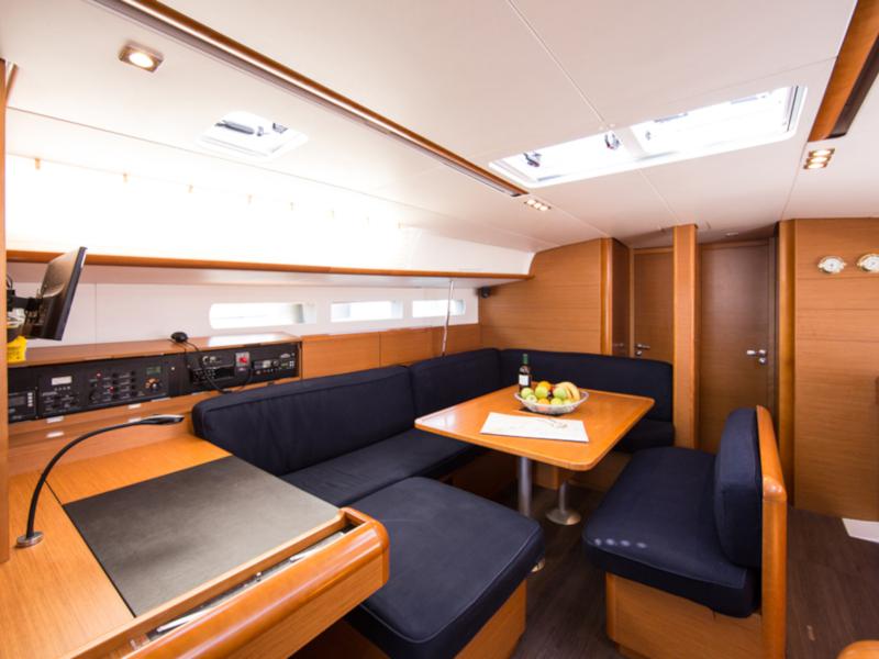Book yachts online - sailboat - Sun Odyssey 519 (AC) - AURORA AC - rent