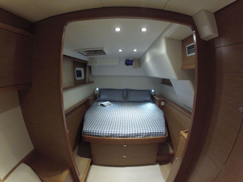 Book yachts online - catamaran - Lagoon 450 - Legend VLT-091 - rent