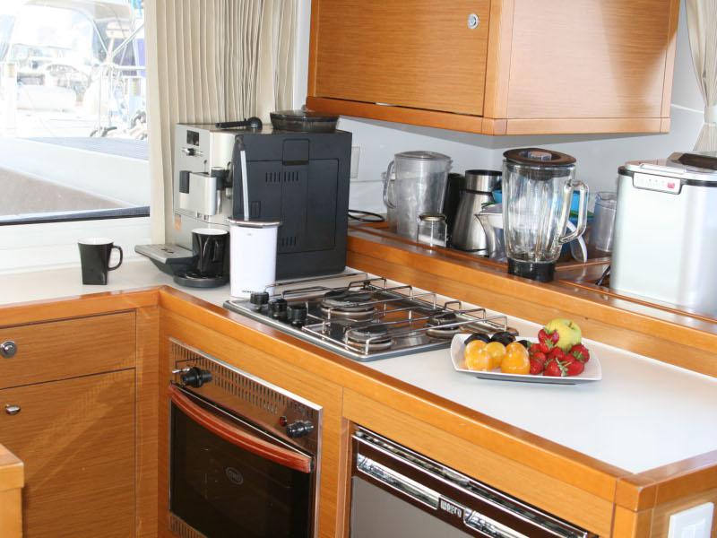 Book yachts online - catamaran - Lagoon 450 - Legend VLT-091 - rent