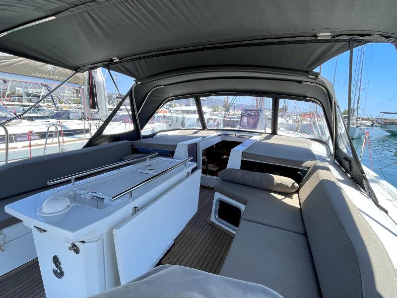 Book yachts online - sailboat - Oceanis 51.1 - Black Swan (A/C - Generator - 12 pax) - rent