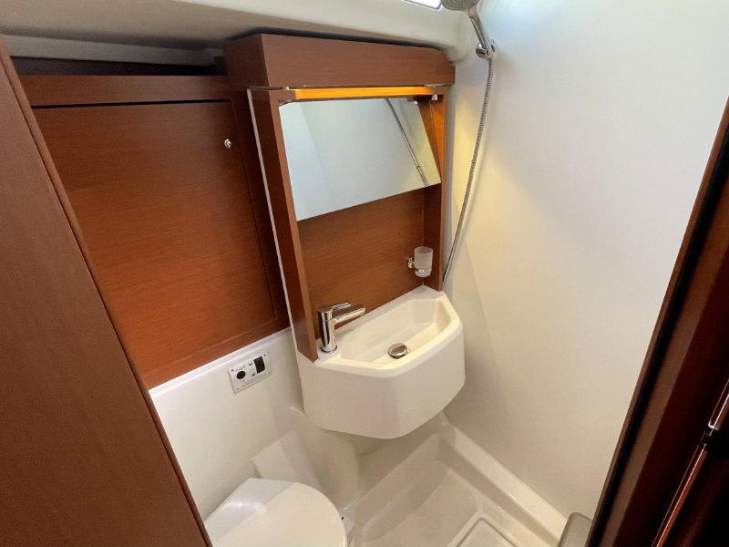 Book yachts online - sailboat - Oceanis 51.1 - Black Swan (A/C - Generator - 12 pax) - rent