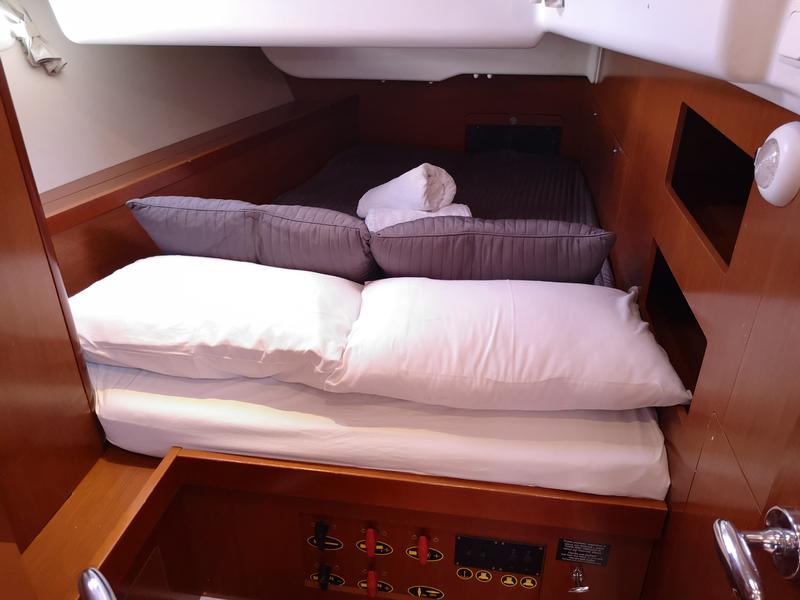 Book yachts online - sailboat - Oceanis 50 - Thano (A/C - Generator - 12 pax) - rent
