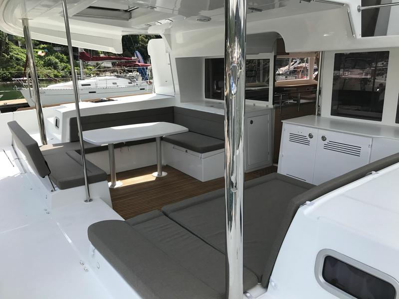 Book yachts online - catamaran - Lagoon 450 Flybridge - Helena (A/C &amp; Generator) - rent