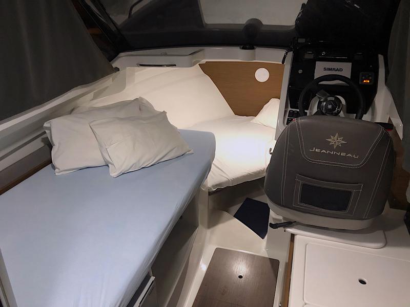 Book yachts online - motorboat - Merry Fisher 695 - DiV - rent