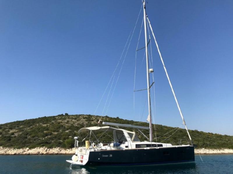Book yachts online - sailboat - Oceanis 38 Owner Version - Patagonia - rent