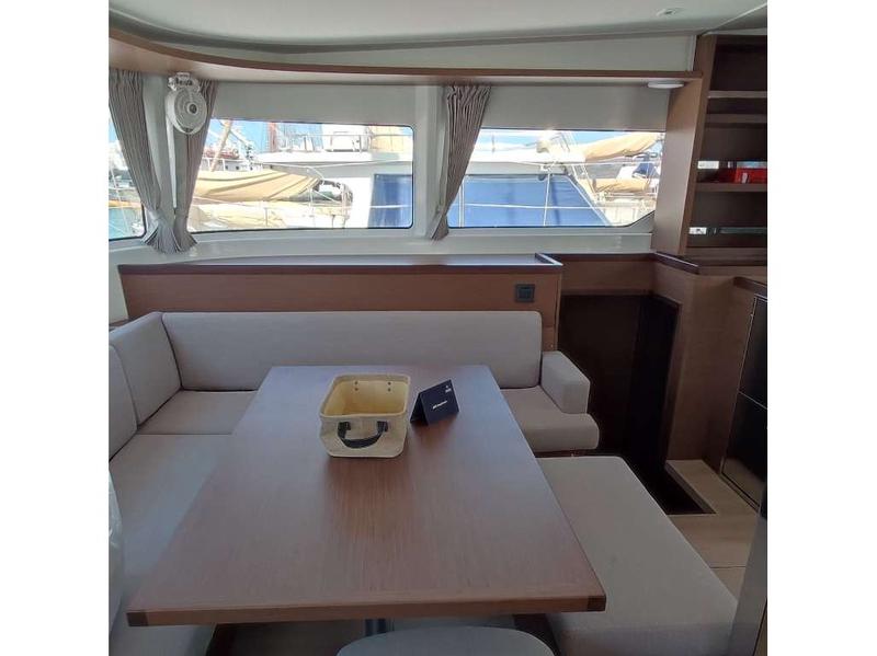 Book yachts online - catamaran - Lagoon 46 - Rocky - rent