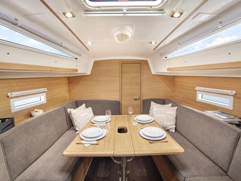 Book yachts online - sailboat - Elan E4 - Sky - rent