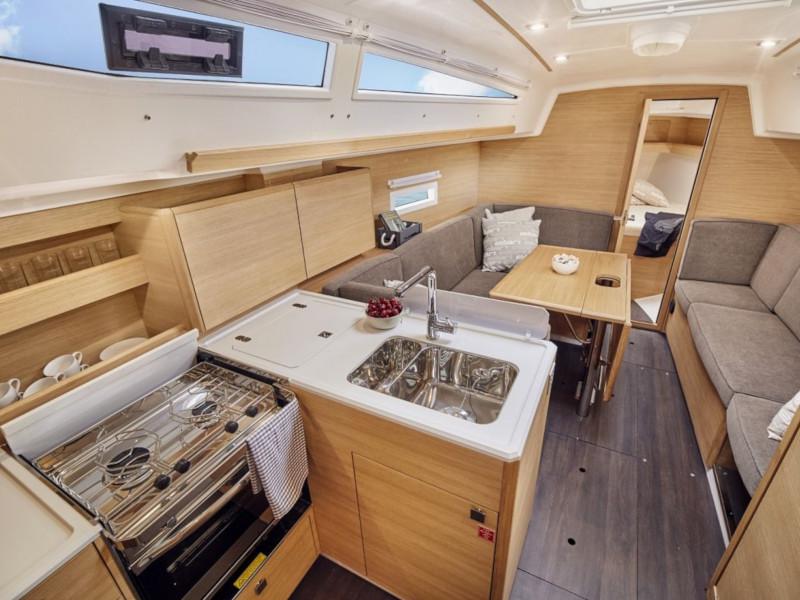 Book yachts online - sailboat - Elan E4 - Helena - rent