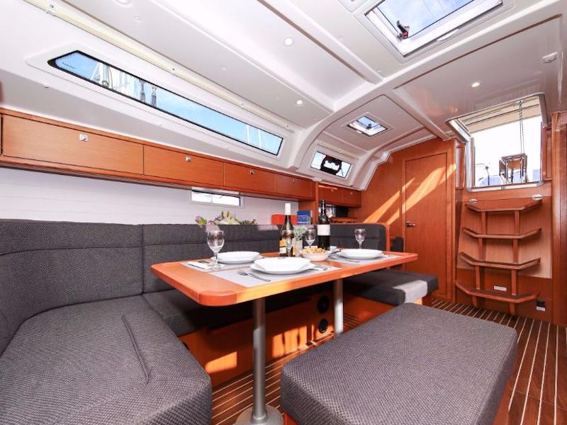 Book yachts online - sailboat - Bavaria Cruiser 41S - Lady Stardust - rent