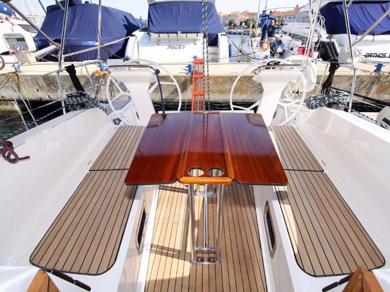 Book yachts online - sailboat - Bavaria Cruiser 41S - Let's Dance - rent