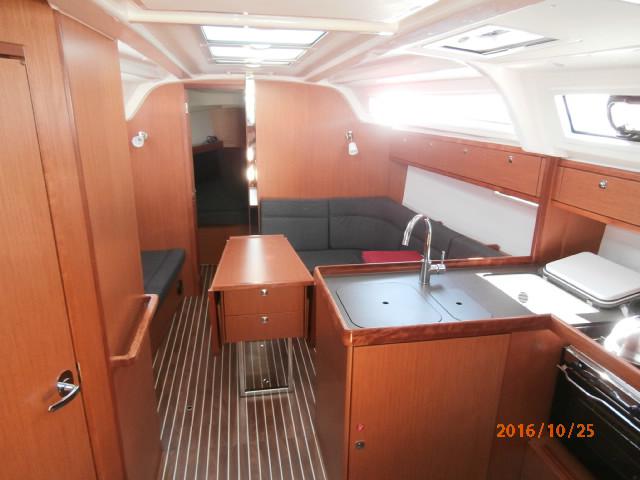 Book yachts online - sailboat - Bavaria Cruiser 37 - Mattina - rent