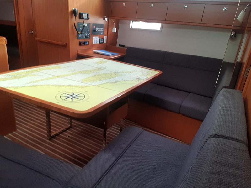 Book yachts online - sailboat - Bavaria Cruiser 37 - AURORA - rent