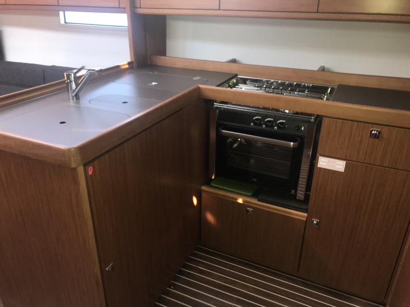 Book yachts online - sailboat - Bavaria Cruiser 37 - Baby Panda - rent