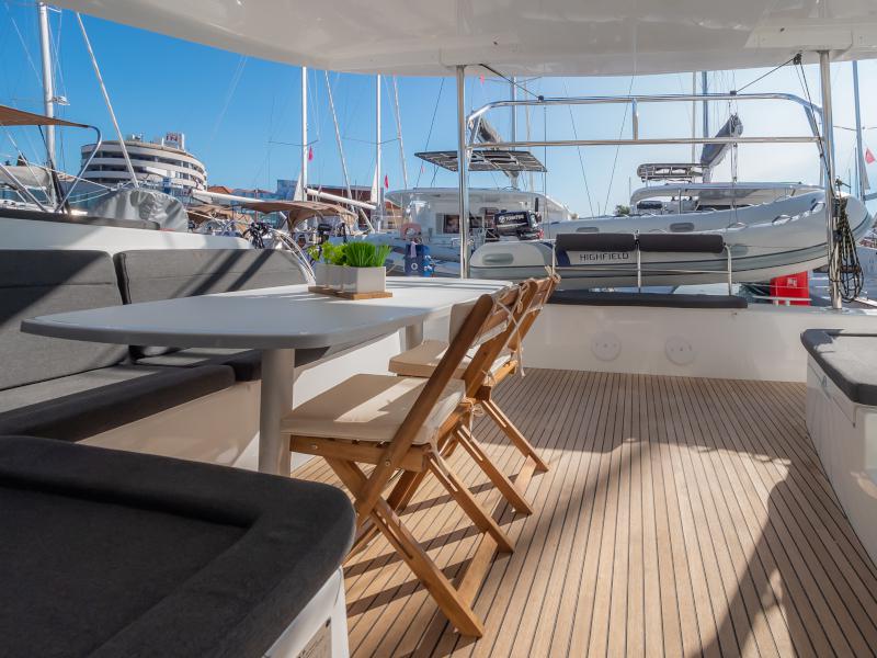 Book yachts online - catamaran - Lagoon 42 - Fly With Me - rent
