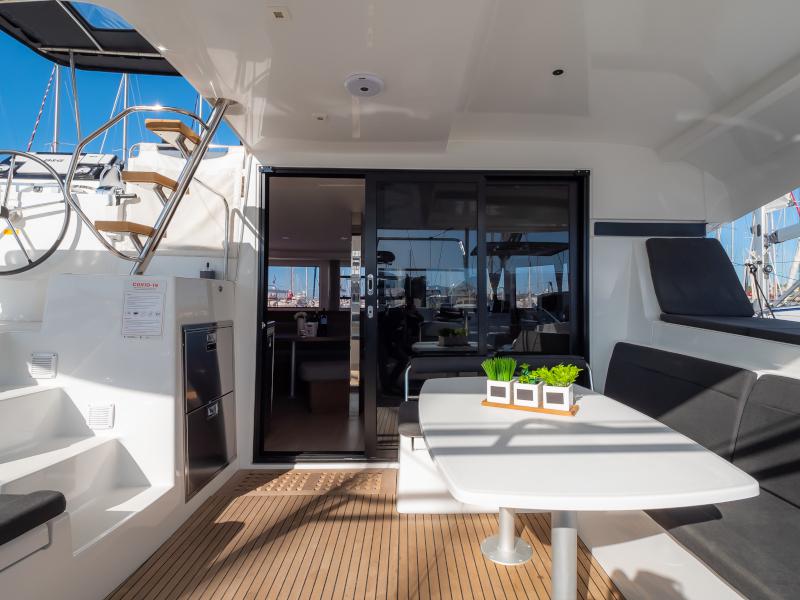 Book yachts online - catamaran - Lagoon 42 - Fly With Me - rent