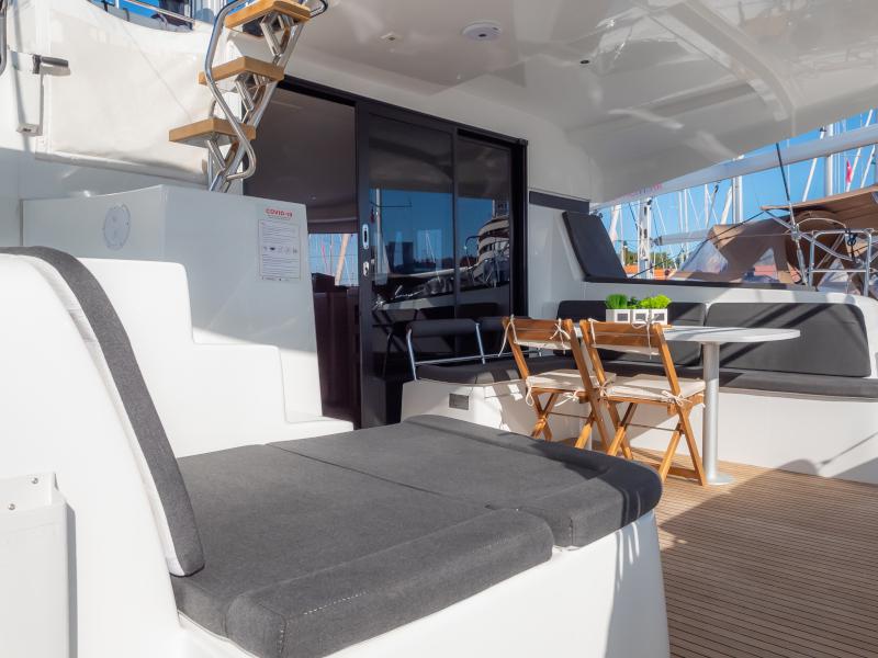 Book yachts online - catamaran - Lagoon 42 - Fly With Me - rent