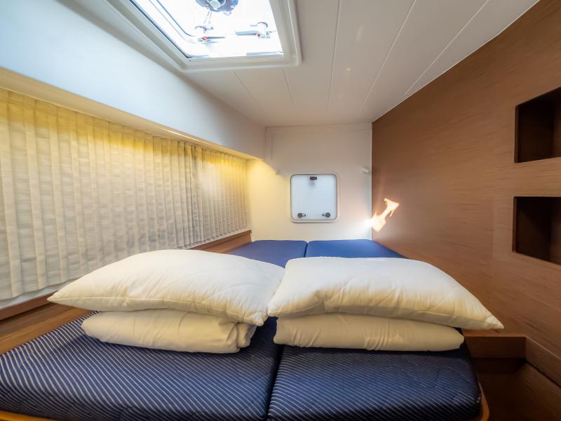 Book yachts online - catamaran - Lagoon 42 - Fly With Me - rent