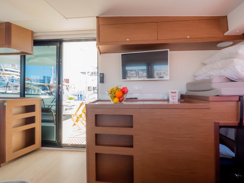Book yachts online - catamaran - Lagoon 42 - Fly With Me - rent