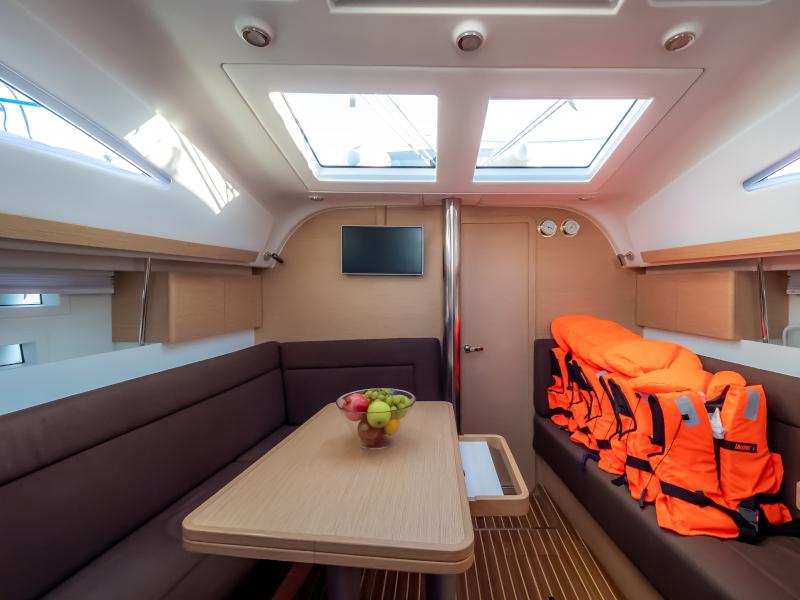 Book yachts online - sailboat - Elan 40 Impression - Despacito - rent