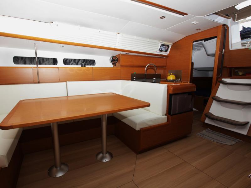 Book yachts online - sailboat - Sun Odyssey 439 - James - rent