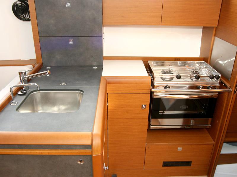 Book yachts online - sailboat - Sun Odyssey 349 - 2 Cab - Antonija - rent