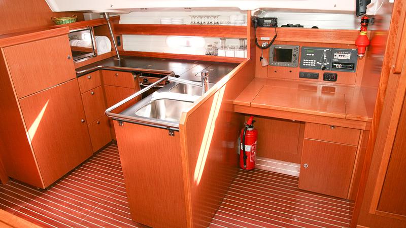 Book yachts online - sailboat - Bavaria 51 Cruiser - Feel Free - rent