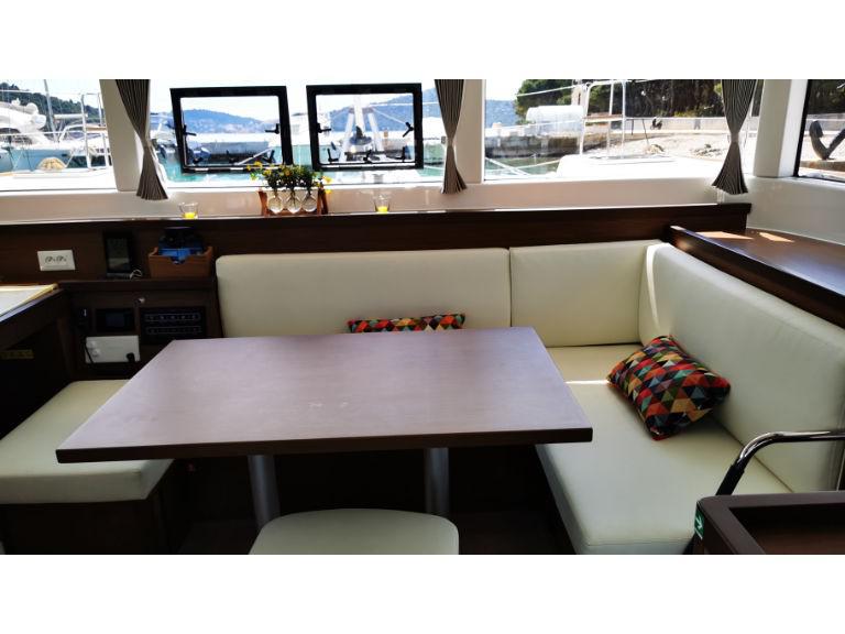 Book yachts online - catamaran - Lagoon 40 - Vaiana - rent