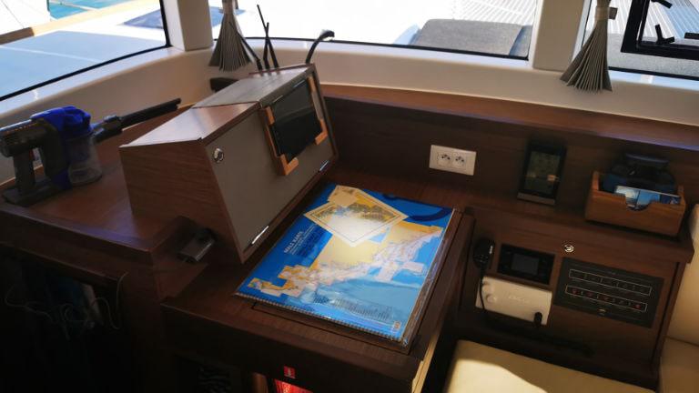 Book yachts online - catamaran - Lagoon 40 - Vaiana - rent