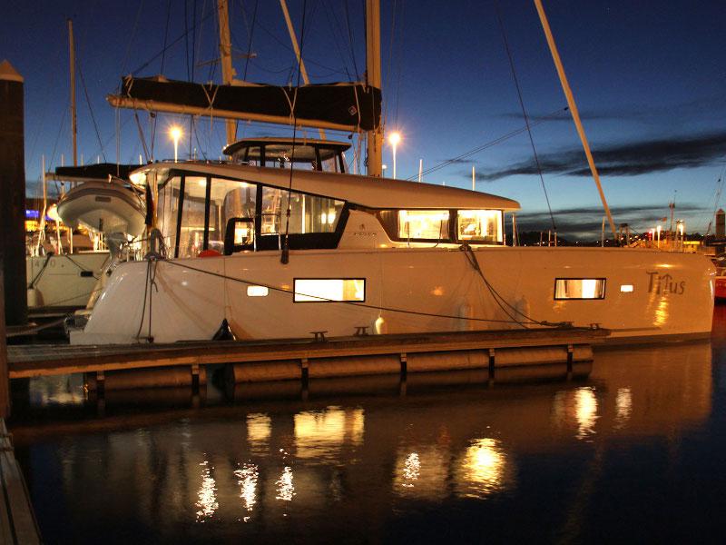 Book yachts online - catamaran - Lagoon 42 - 3 cab - Titus - rent