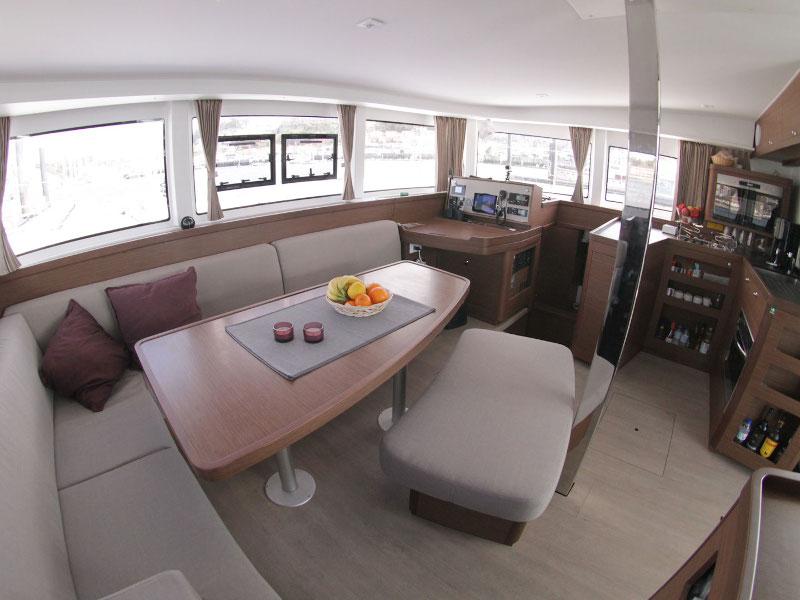 Book yachts online - catamaran - Lagoon 42 - 3 cab - Titus - rent
