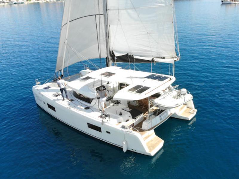 Book yachts online - catamaran - Lagoon 42 - 3 cab - Titus - rent