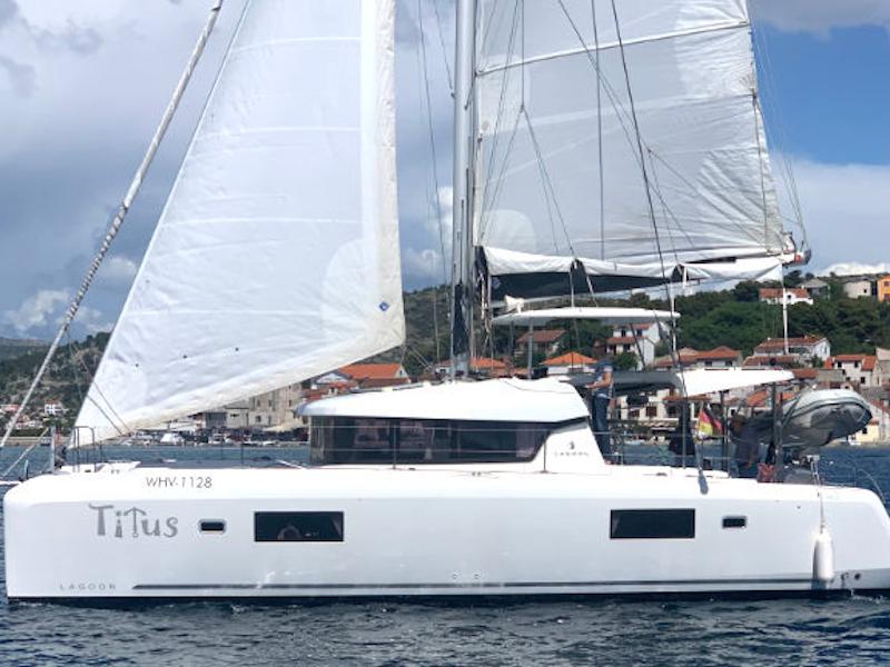 Book yachts online - catamaran - Lagoon 42 - 3 cab - Titus - rent