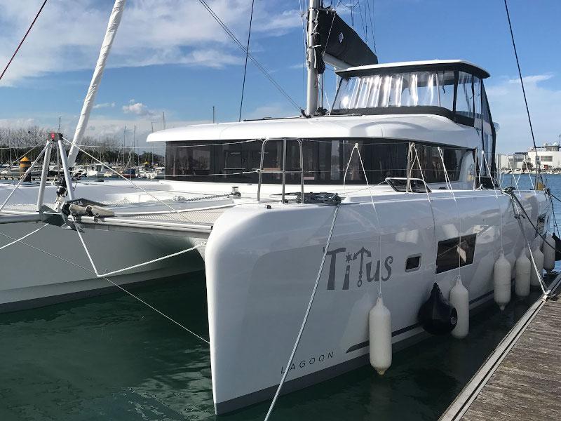 Book yachts online - catamaran - Lagoon 42 - 3 cab - Titus - rent