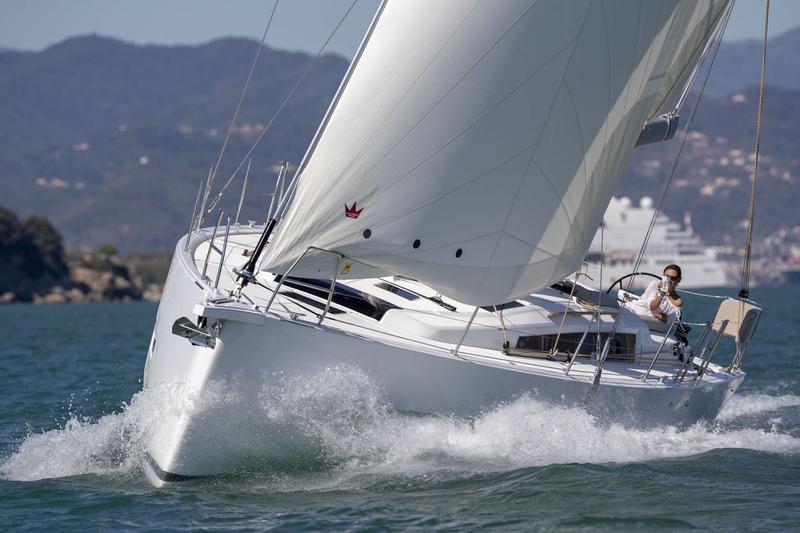 Book yachts online - sailboat - Dufour 430 - WHISKY - rent