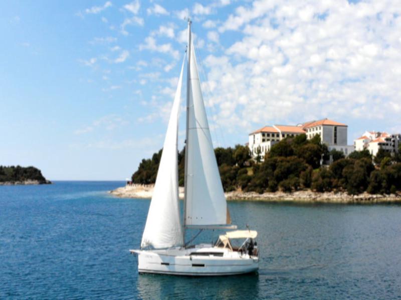 Book yachts online - sailboat - Dufour 382 Grand Large - 2 cab - Lia - rent