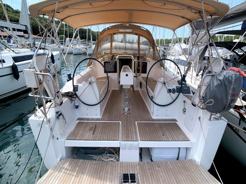 Book yachts online - sailboat - Dufour 382 Grand Large - 2 cab - Lia - rent